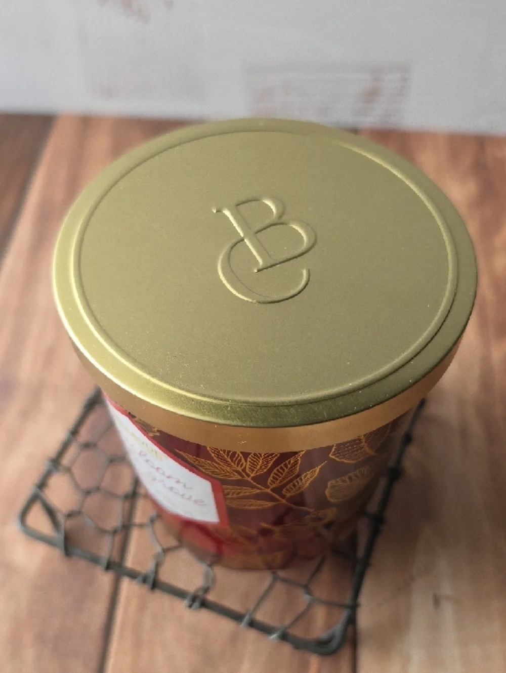 Bellevue Heirloom Apple Grove Candle - Red & Gold